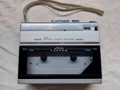 Sanyo Model: M 1012 Mini Cassette Recorder