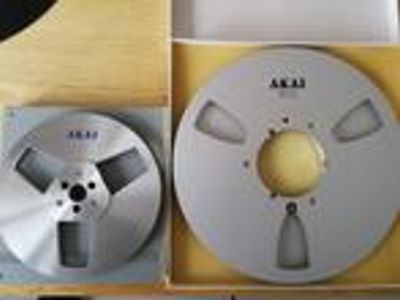 7 AKAI R-7M Metallic Take Up Reel Blue Label & Ampex 20:20 7 inch
