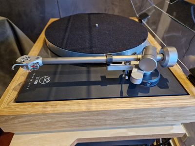 Linn Akito 3b Vs Ekos Se Linn Lp12 Turntable With Ekos Se, Kandid, Urika & Radikal Photo